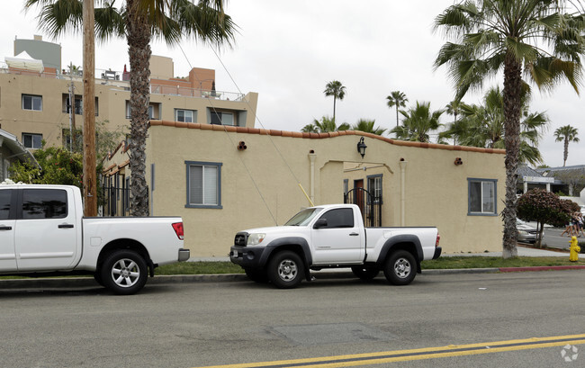 Building Photo - 400-406 Civic Center Dr