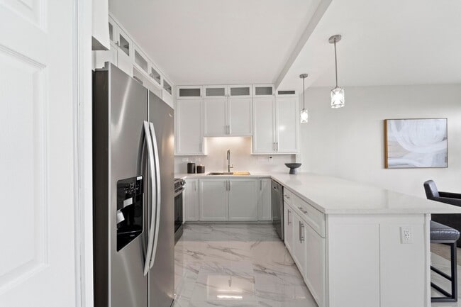 Building Photo - 651 Bering Dr