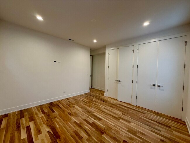Foto del edificio - 2114 W Augusta Blvd