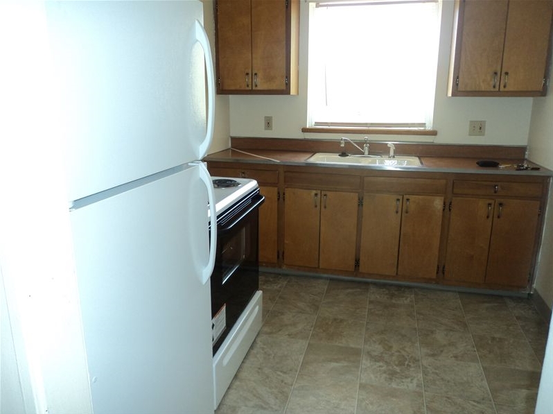 Kitchen - Brookport Apartments