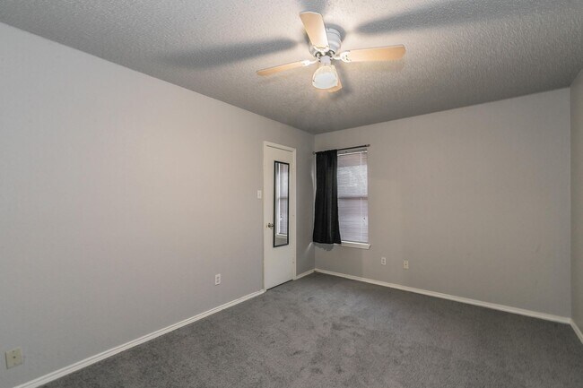 Foto del edificio - Single story 3 bedroom 2 bath home in SW F...