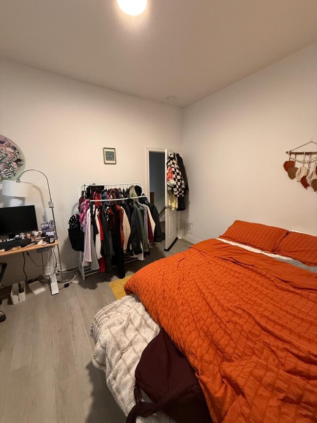 Photo du bâtiment - 1267 King St W