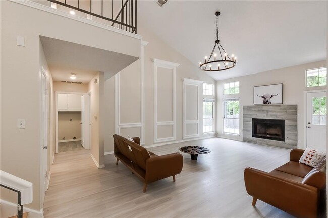 Foto del edificio - 1002 Oakridge Dr