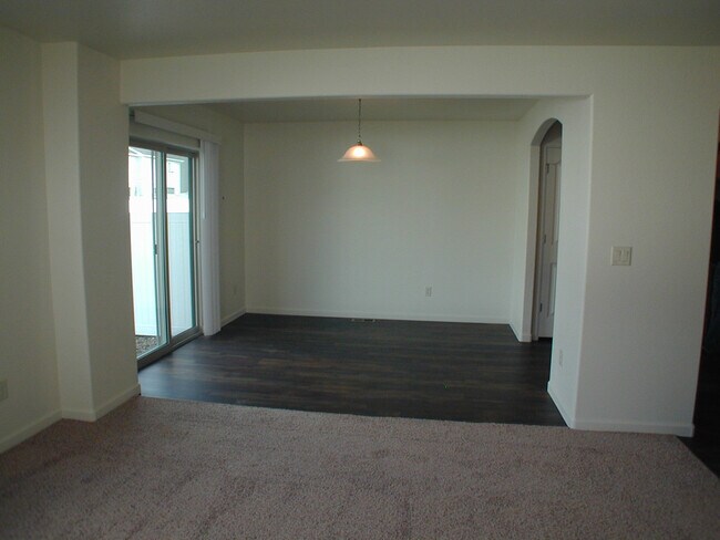 Foto del edificio - House For Lease