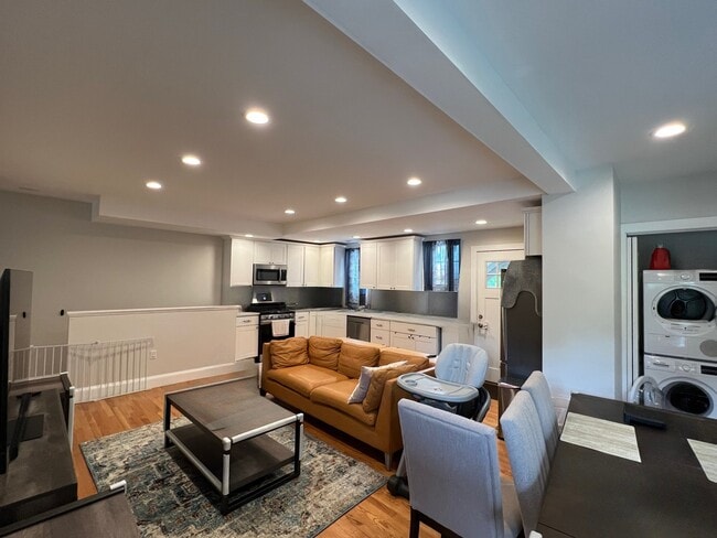Building Photo - 121 Washington St