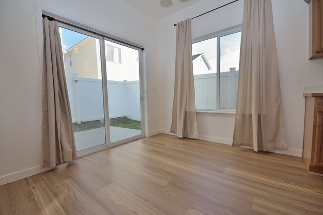 Foto del edificio - Lovely 2-Bedroom Plus Loft Townhome in Coe...