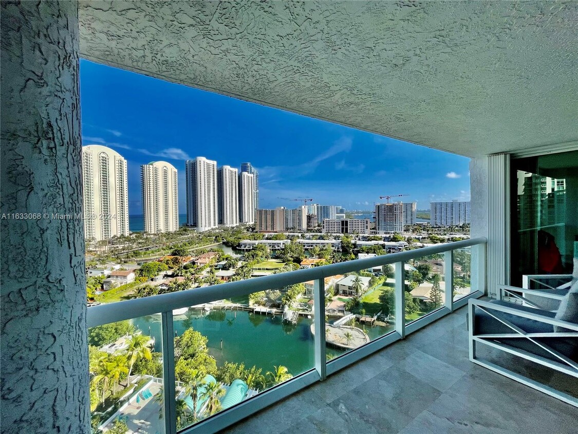 Foto principal - 16500 Collins Ave