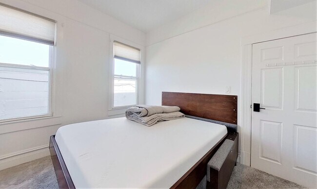 Building Photo - Room in 5 Bedroom Apartment at 418 Bryant St