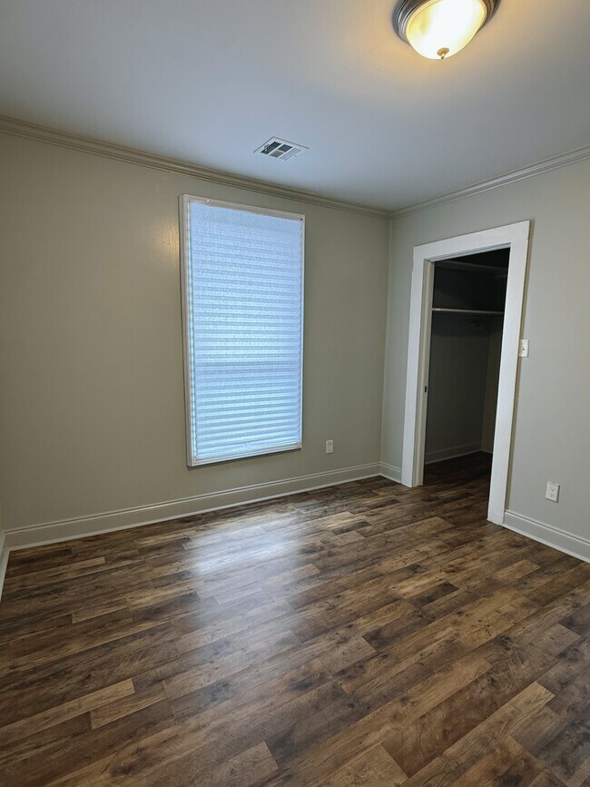 Foto del edificio - 1002 E Simcoe St