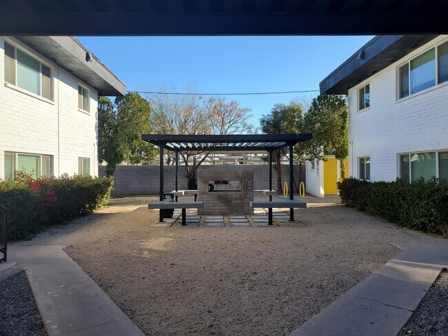 Foto del edificio - 605 W Pierson St
