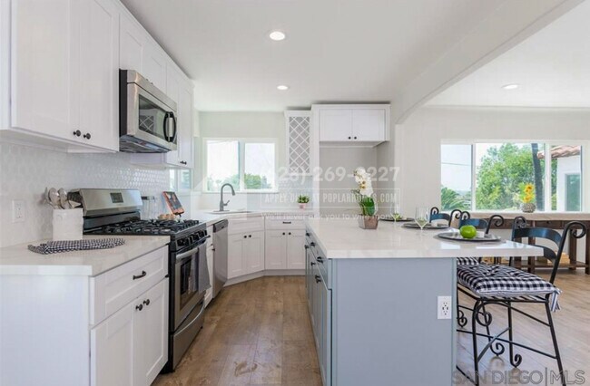 Building Photo - 451 Las Flores Terrace