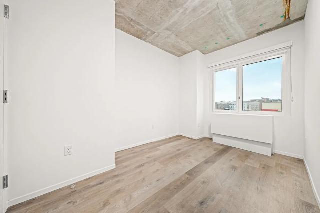 Foto del edificio - 3 bedroom in BRONX NY 10458