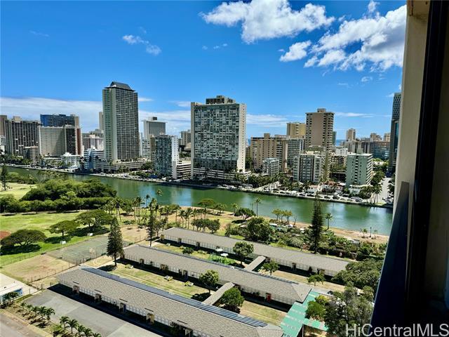 Foto del edificio - 2444 Hihiwai St