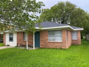 Building Photo - 612 N Avenue B