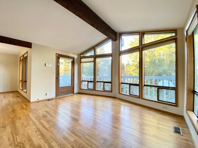 Foto del edificio - Spacious Somerset Home on a Large Flat Lot