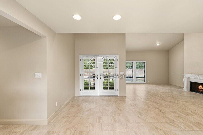 Building Photo - 3342 Cove Cir