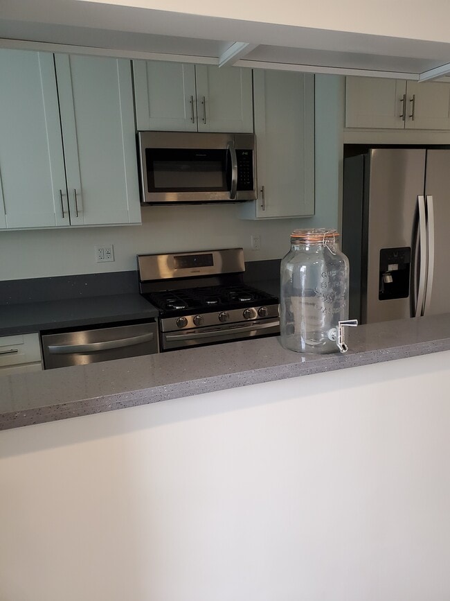 Building Photo - 522 N Alexandria Ave