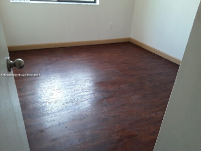 Foto del edificio - 8446 Coral Lake Way