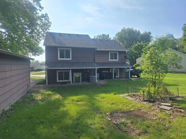 Building Photo - 206 Forest St