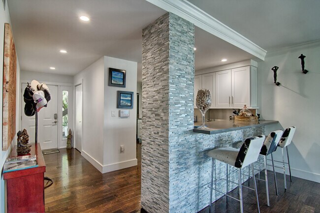 Building Photo - 2735 Polo Island Dr