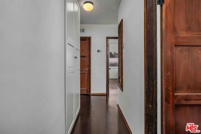Foto del edificio - 9859 Easton Dr