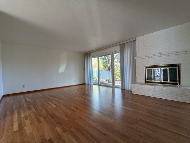 Foto del edificio - Great 3-Bedroom, 1.5-Bath Home In South Eugene!