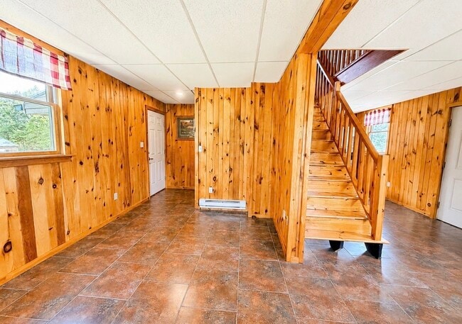 Building Photo - 530 Cascade Valley Rd