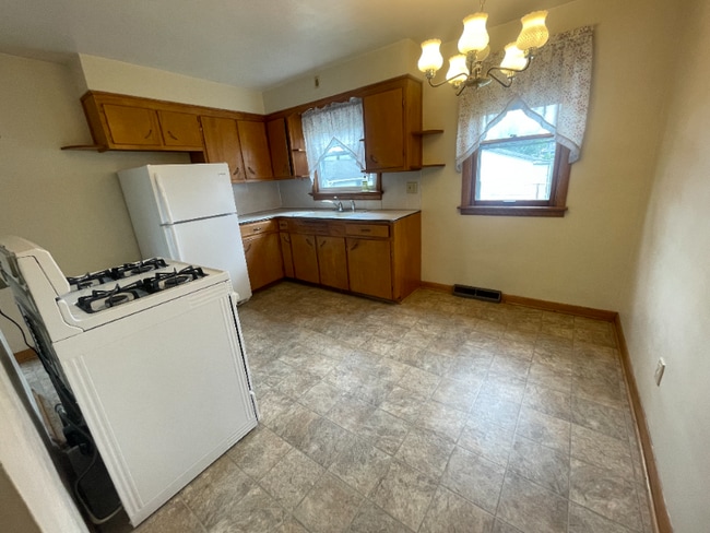 Building Photo - 735 Vogel Ave NE