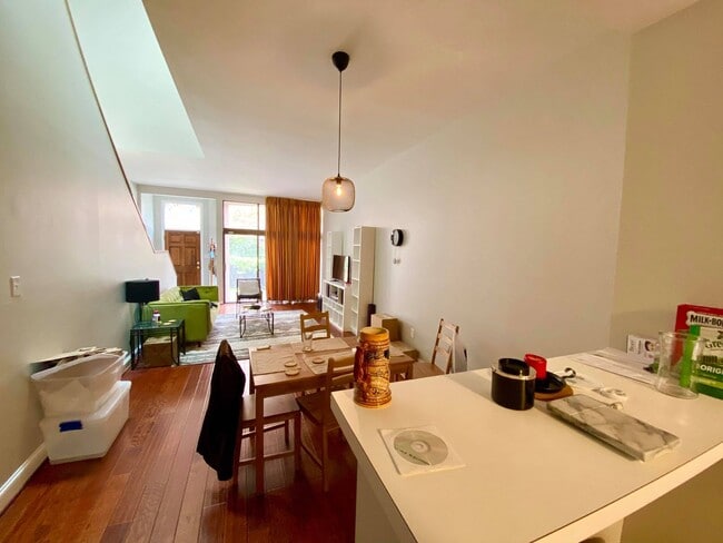 Building Photo - Charming 2 Bedroom Mt Vernon Townhome in Coveted Community!