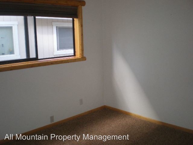 Building Photo - 42705 Moonridge Rd