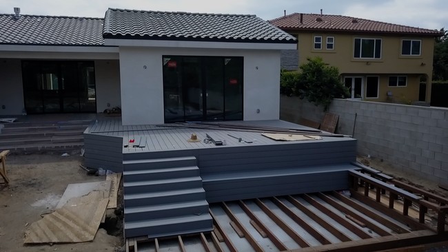 Estructura de la terraza de la piscina de Compound - Burbank Compound