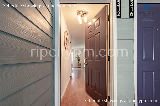 Building Photo - Charming 904 sqft 2-Bed Condo in Tualatin!