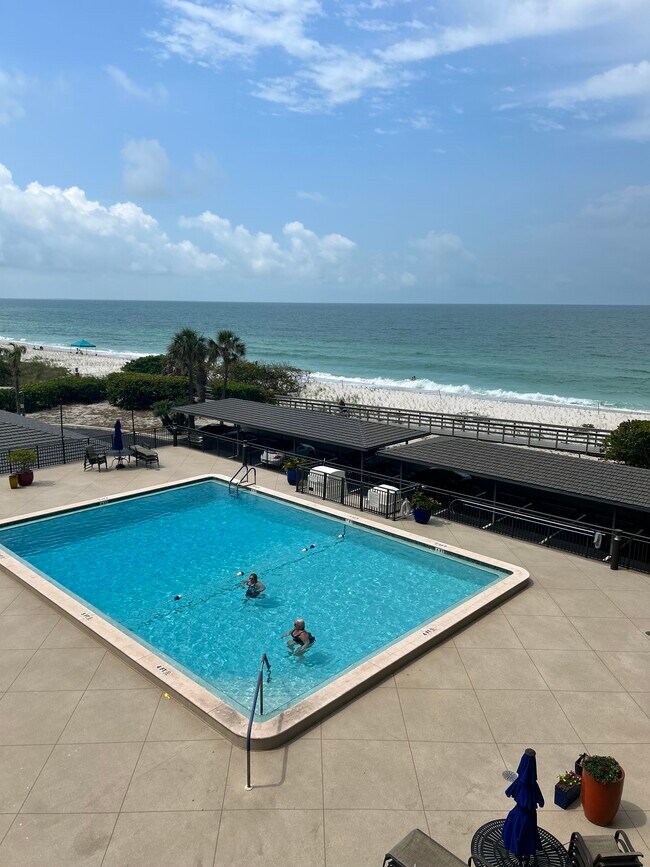 Building Photo - 7650 Bayshore Dr
