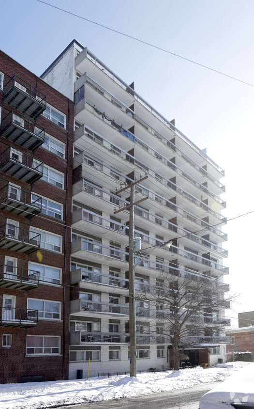 Building Photo - The Coachman