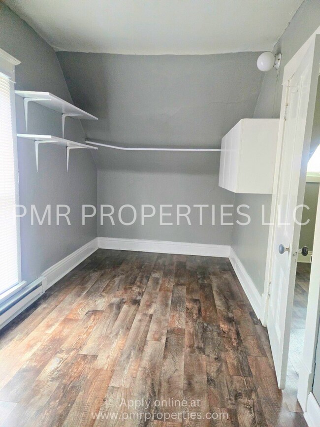 Foto del edificio - 104 E Graham Ave