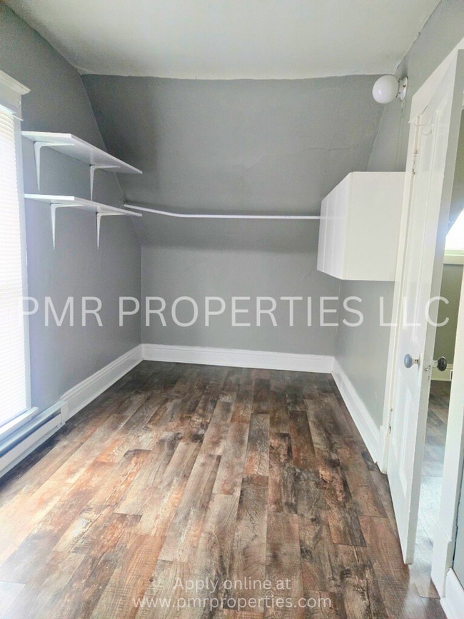 Building Photo - 104 E Graham Ave