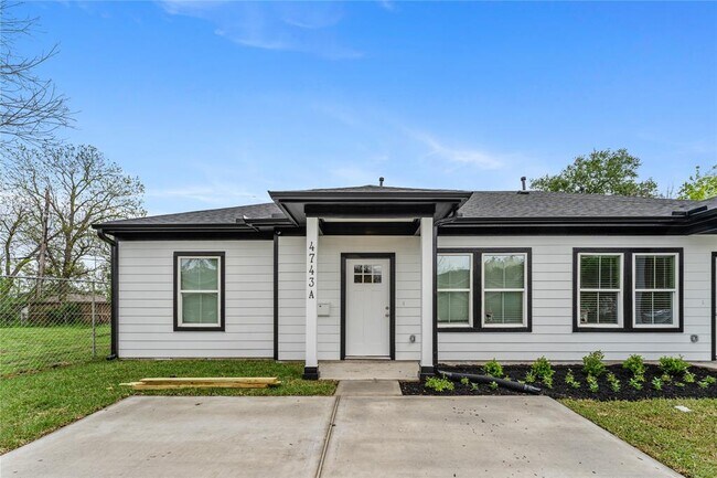Building Photo - 4743 Clover St