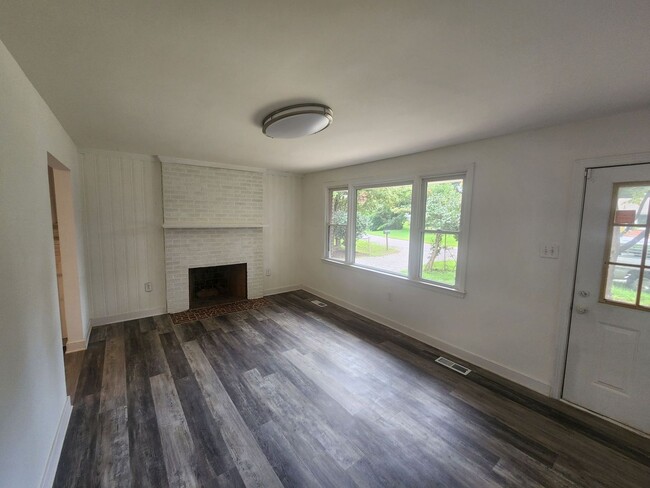 Building Photo - Newly Remodeled 3 BR House in Dinwiddie Co...