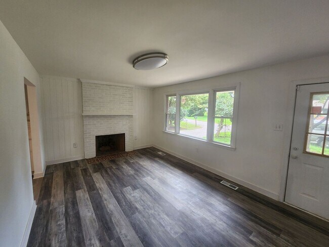 Foto del edificio - Newly Remodeled 3 BR House in Dinwiddie Co...