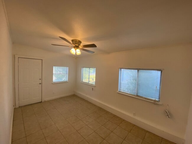 Building Photo - Cute 3-Bedroom Home + Office with back pat...