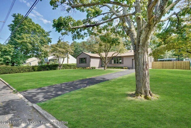 Building Photo - 20 Community Dr