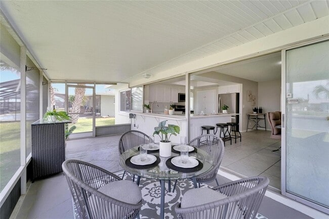 Building Photo - 1009 Spindle Palm Way