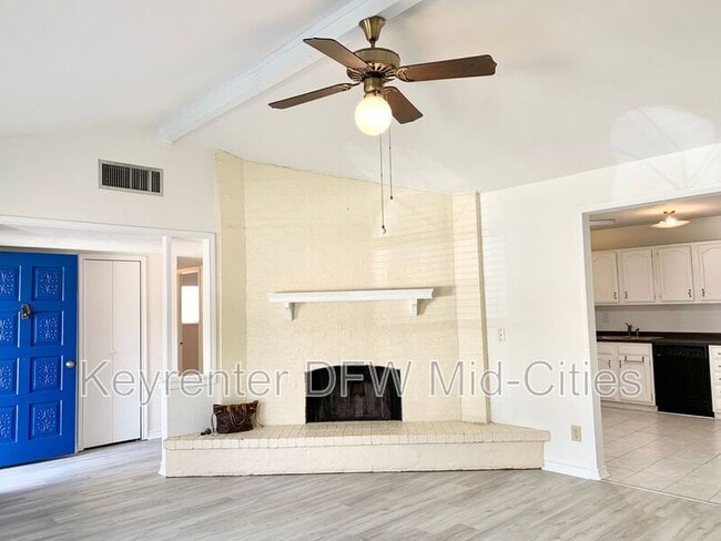 Building Photo - 303 Willow Springs Dr