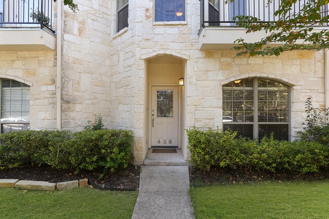 Front Entrance - 428 Herff St