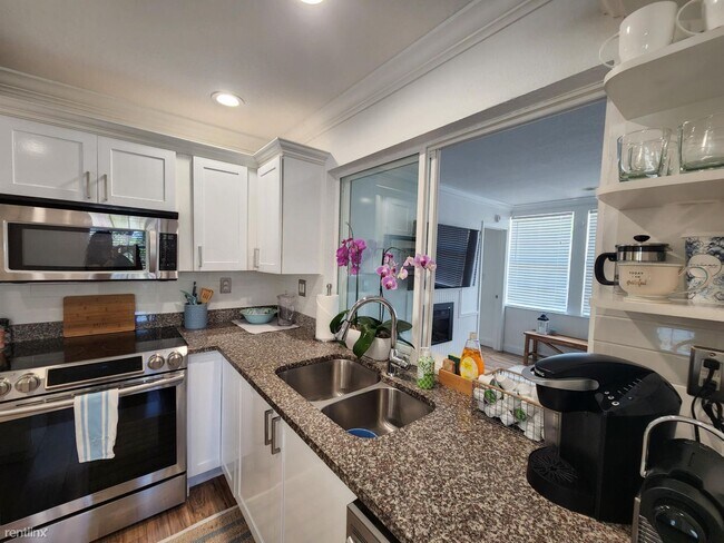 Building Photo - 3 br, 2.5 bath House - 6211 Lake Ave # 1