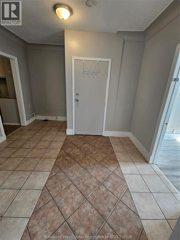 Building Photo - 900-904 ELSMERE AVENUE Unit# 902