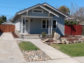 Building Photo - 1355 N Roosevelt Ave