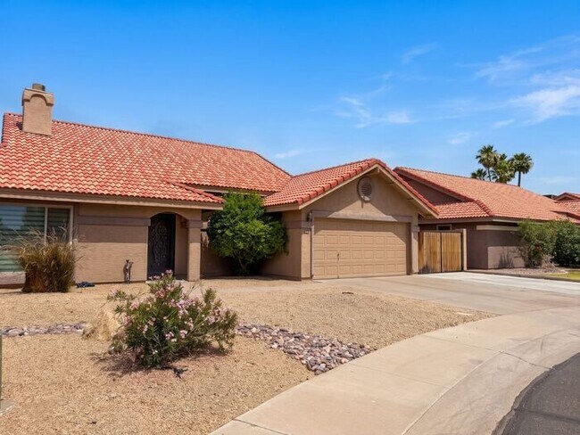 Building Photo - Oversized Lot, Mature Trees, and an Unbeatable Chandler Location