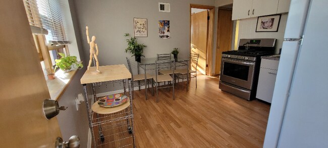 Foto del edificio - 3411 S Howell Ave