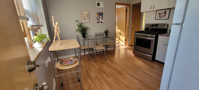 Building Photo - 3411 S Howell Ave